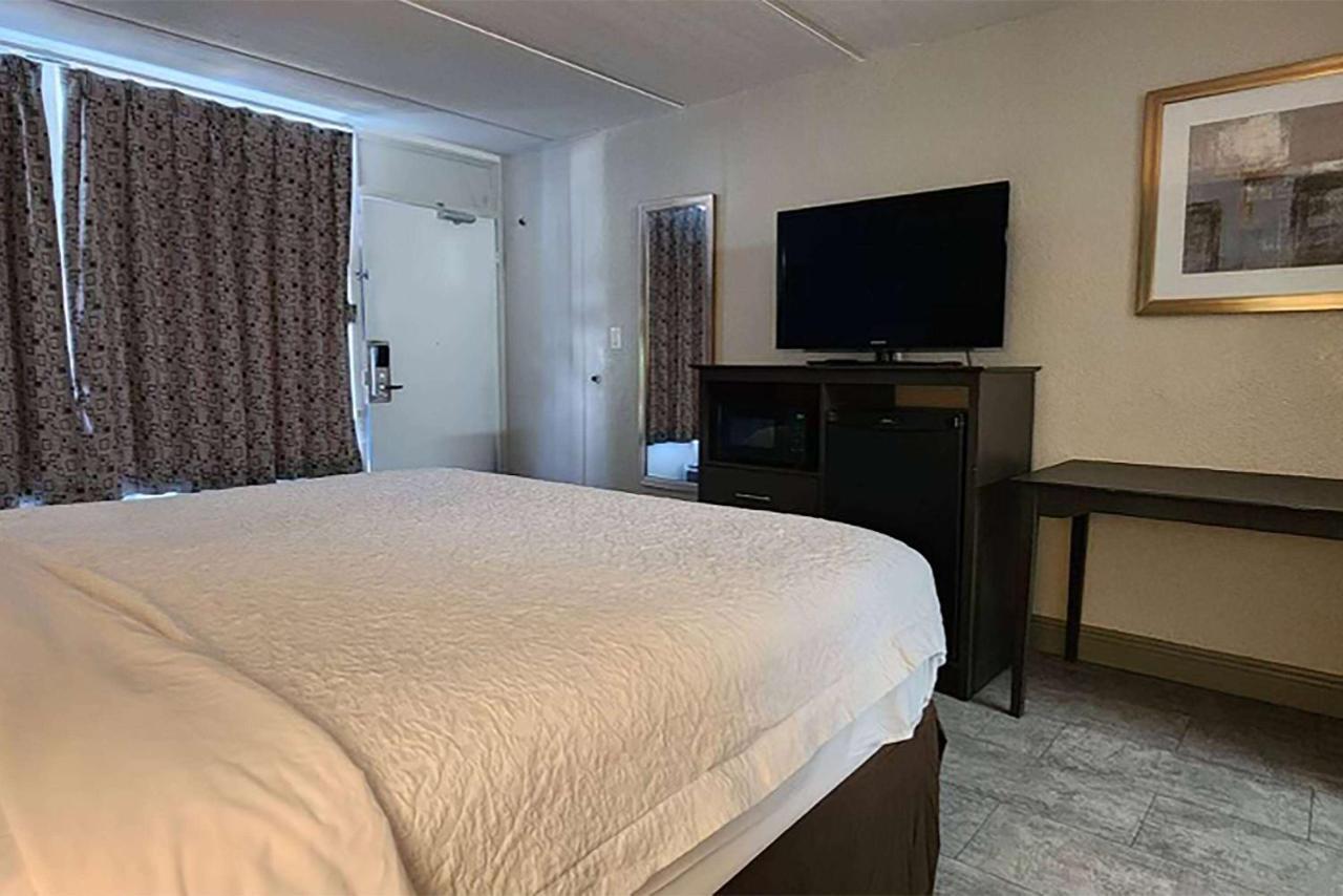 Travelodge By Wyndham Kingsland Ga Buitenkant foto