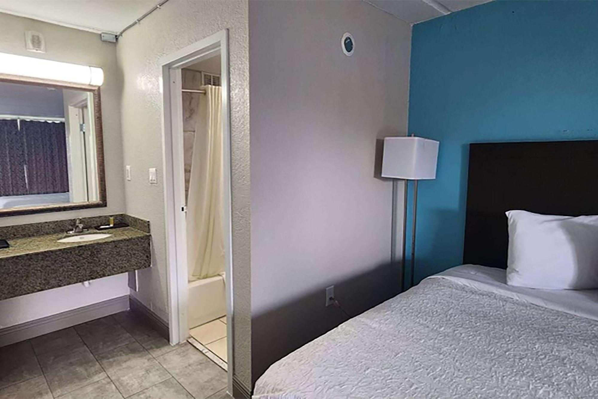 Travelodge By Wyndham Kingsland Ga Buitenkant foto